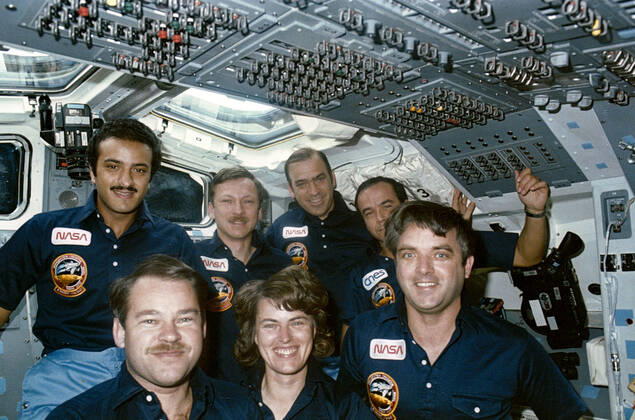 51G-21-011 (17-24 June 1985) --- Group portrait on flight deck of all seven STS-51G crew members. Left to right (front) are John O. Creighton, Shannon W. Lucid, Daniel C. Brandenstein; and (back row) are Sultan Salman Abdelazize Al-Saud, Steven R. Nagel, John M. Fabian and Patrick Baudry. Copyright: xpiemagsx piemagsspace-110552 !ACHTUNG AUFNAHMEDATUM GESCHÄTZT!