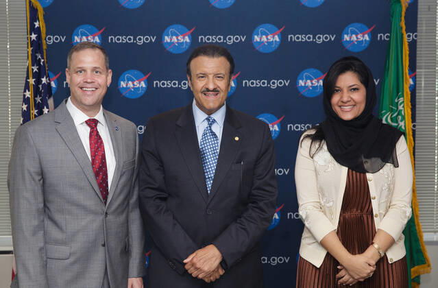 ˜NASA Administrator Jim Bridenstein, left, His Royal Highness Prince Sultan Salman Al-Saud, Chairman of the Board of Directors of the Saudi Space Commission, center, and Her Royal Highness Princess Reema Bandar Al Saud, Saudi Arabia™s Ambassador to the US, right, pose for a photograph during a courtesy visit, Monday, Aug. 12, 2019 at NASA Headquarters in Washington. Copyright: xpiemagsx piemagsspace-155260 !ACHTUNG AUFNAHMEDATUM GESCHÄTZT!