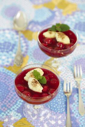 Swabian Kitchen, Sweetness semolina dumplings with Cherry compote, dessert, Fruit, vegetarian, Dessert, Dessert, glass goblets, dessert bowls, typically Schwäbisch New interpreted, traditional cuisine, food photography, Studio, Germany, Europe Copyright: imageBROKER KatharinaxHild ibxkah08154826.jpg