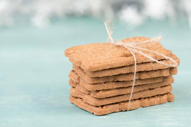 Traditional german christmas cookies called Spekulatius, sweetness with almonds and spices like cinnamon and star anise, Traditional german christmas cookies called Spekulatius, sweetness with almonds and spices like cinnamon and star anise, 12.11.2020, Copyright: xBeritx Panthermedia29019010.jpg