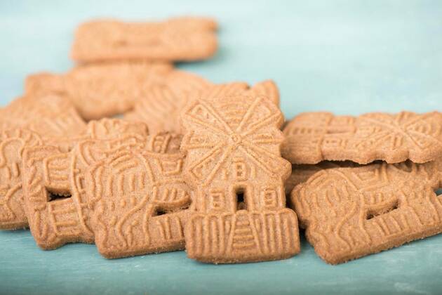  Traditional german christmas cookies called Spekulatius, sweetness with almonds and spices like cinnamon and star anise, Traditional german christmas cookies called Spekulatius, sweetness with almonds and spices like cinnamon and star anise, 12.11.2020, Copyright: xBeritx Panthermedia29019016.jpg