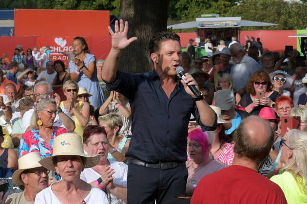 PK to the 8 th schlagerHammer 2022 Stefan Mross with Schlagerfans uind public with the 8 Schlager Hammer, venue in ORANIENBURG at the Orangerie Berlin 13 08 2022 Photopress Mueller Photopress Mueller