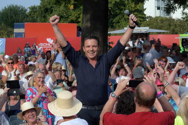 PK to the 8 th schlagerHammer 2022 Stefan Mross with Schlagerfans uind public with the 8 Schlager Hammer, venue in ORANIENBURG at the Orangerie Berlin 13 08 2022 Photopress Mueller Photopress Mueller
