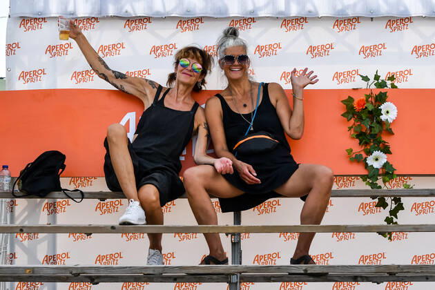 Illustration picture shows festival goers during the first edition of the Festival Hear Hear!, in Kiewit, Hasselt, Sunday 14 August 2022. Today the first edition of the festival takes place. It is a new one-day music festival of the Pukkelpop organization on the festival grounds in Kiewit.  JILLxDELSAUX 38922246