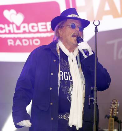 Frank Zander at the Schlager Radio Schlager Hammer Tour 2022 in Oranienburg