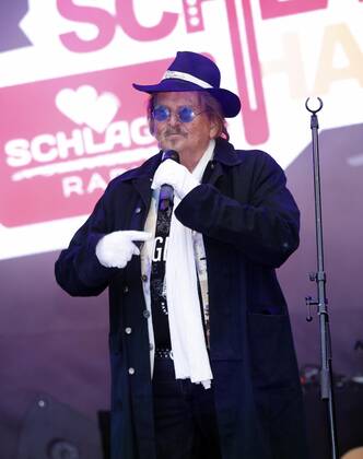 Frank Zander at the Schlager Radio Schlager Hammer Tour 2022 in Oranienburg