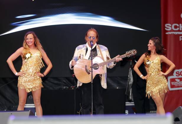 Frank Zander at the Schlager Radio Schlager Hammer Tour 2022 in Oranienburg