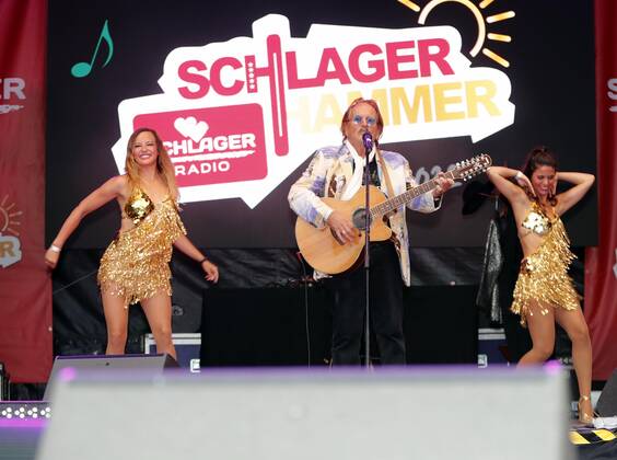 Frank Zander at the Schlager Radio Schlager Hammer Tour 2022 in Oranienburg