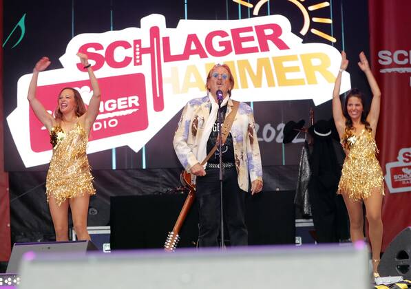 Frank Zander at the Schlager Radio Schlager Hammer Tour 2022 in Oranienburg