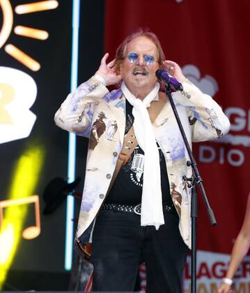 Frank Zander at the Schlager Radio Schlager Hammer Tour 2022 in Oranienburg