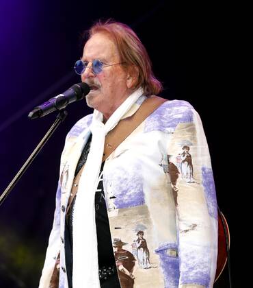 Frank Zander at the Schlager Radio Schlager Hammer Tour 2022 in Oranienburg