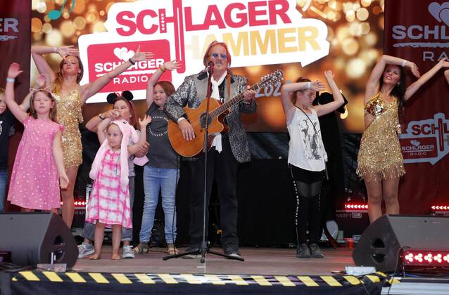 Frank Zander at the Schlager Radio Schlager Hammer Tour 2022 in Oranienburg