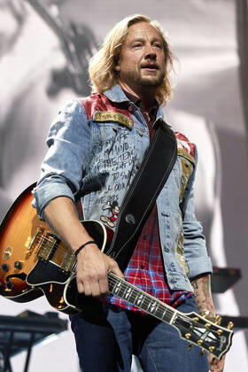 Samu Haber of Sunrise Avenue live at a concert of the Thank You For Everything The Final Tour at ZAG Arena Hannover, 14 08 2022 Foto:xU.xStammx xFuturexImage