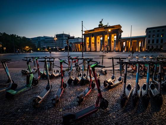 Berlin Mitte, Brandenburg Gate, street scene early morning Berlin