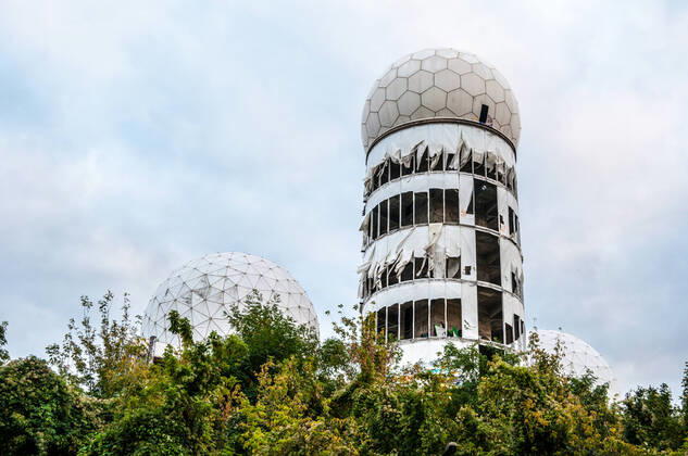 IMAGO Creative: Architektur in Berlin former NSA listening station on the Teufelsberg in Berlin , 12161452.jpg, Berlin, abandoned, american, architecture, building, cold war, germany, grunewald, historic, landmark, listening, nsa, surveillance, teufelsberg, usa,