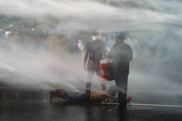 Sri Lanka Political Unrest Police use water canon and tear gas to disperse sri lankan university students during a demonstration. August 18, 2022 Colombo, Sri Lanka Colombo Sri Lanka  Copyright: xThilinaxKaluthotagex originalFilename: kaluthotage-notitle220818_npdhM