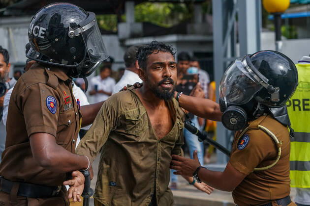 Sri Lanka Political Unrest Police use water canon and tear gas to disperse sri lankan university students during a demonstration. August 18, 2022 Colombo, Sri Lanka Colombo Sri Lanka  Copyright: xThilinaxKaluthotagex originalFilename: kaluthotage-notitle220818_npff5