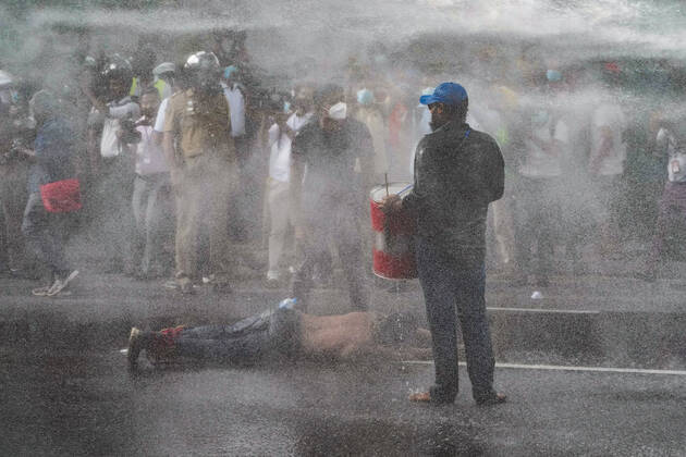 Sri Lanka Political Unrest Police use water canon and tear gas to disperse sri lankan university students during a demonstration. August 18, 2022 Colombo, Sri Lanka Colombo Sri Lanka  Copyright: xThilinaxKaluthotagex originalFilename: kaluthotage-notitle220818_npySA