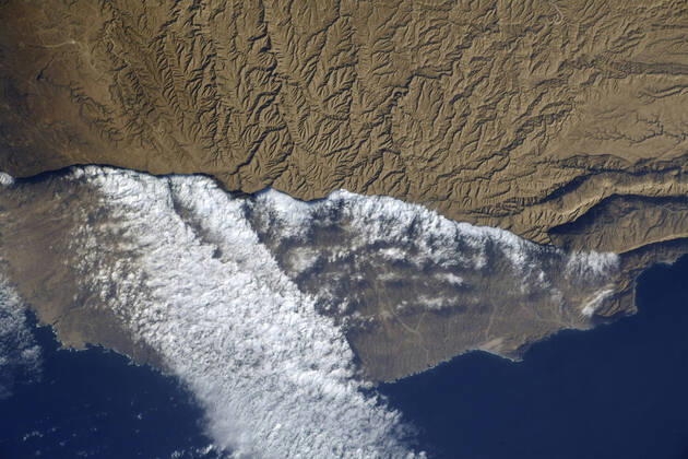 Creative Highlights World August 8, 2022, International Space Station, EARTH ORBIT: Sea fog coming ashore at the Jamal Samhan Nature Reserve, August 8, 2022, near Salaleh, Oman in Earth Orbit. International Space Station EARTH ORBIT - ZUMAp138 20220808_zaa_p138_007 Copyright: xBobxHines Nasax