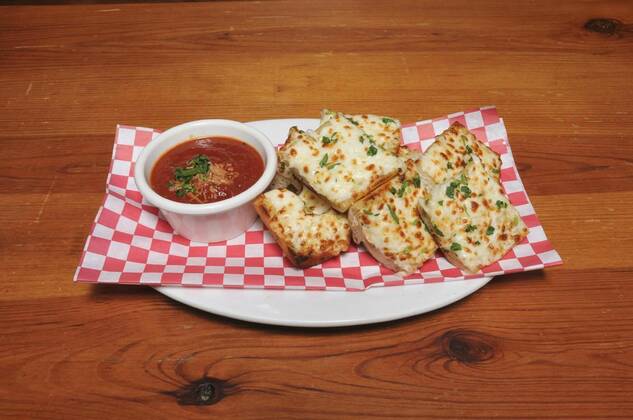 IMAGO Creative, Food, Brot, Knoblauchbrot Italian Cheese Garlic Bread, Authentic Italian cuisine known as cheese garlic bread, Authentic Italian cuisine known as cheese garlic bread, 27.03.2021, Copyright: xrobeox Panthermedia29733332.jpg