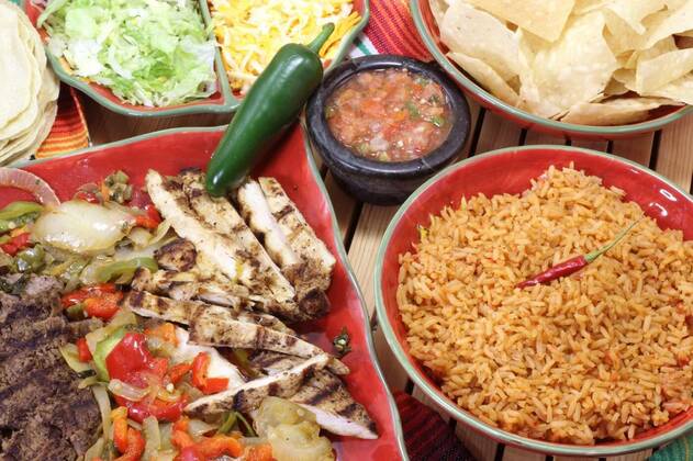 IMAGO Creative, Food, Fajita Beef and Chicken Fajita Dinner With Rice and Tortillas in Rustic Setting, Fajita Dinner With Rice and Tortillas in Rustic Setting, 19.08.2021, Copyright: xMarti157900x Panthermedia30663804.jpg