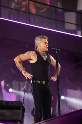 27.08.2022, Munich, GER, Bavaria Sounds, Munich, ROBBIE WILLIAMS, pictured Robbie Williams, concert,