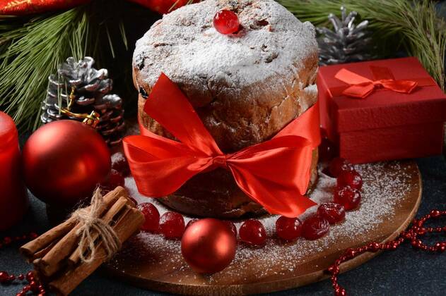  Christmas and New Year concept. Panettone (Italian Christmas cake), Christmas and New Year concept. Panettone (Italian Christmas cake), Christmas and New Year concept. Panettone (Italian Christmas cake), 23.08.2021, Copyright: xNayalyHx Panthermedia30671015.jpg