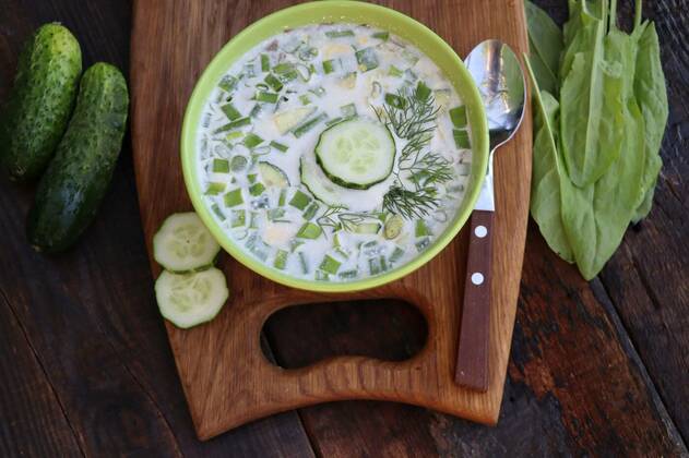  Cold soup with cucumbers, yogurt, sorrel and fresh herbs on the wooden rustic table, Cold soup with cucumbers, yogurt, sorrel and fresh herbs on the wooden rustic table ., Cold soup with cucumbers, yogurt, sorrel and fresh herbs on the wooden rustic table ., 01.09.2021, Copyright: xVaivirgax Panthermedia30695551.jpg