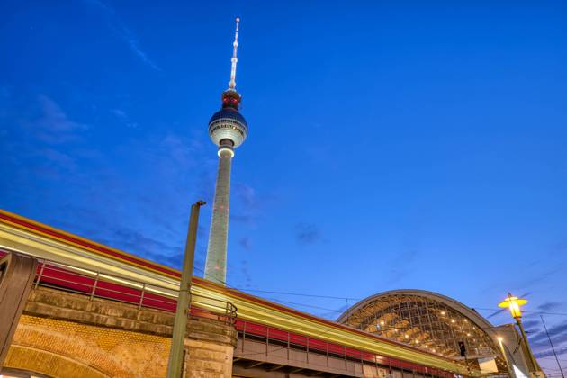 television tower,s-bahn,television towers,s-bahns 3q5-g3j