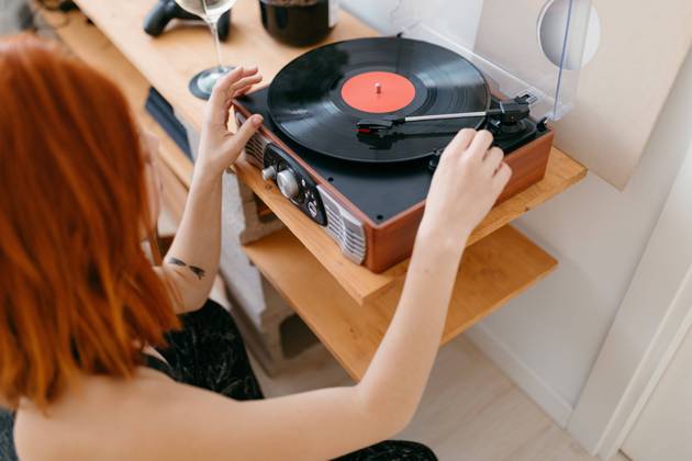 retro,record,vinyl,turntable,old fashioned,retro style,records,vinyls,turntables 539-kgr ,model released, Symbolfoto