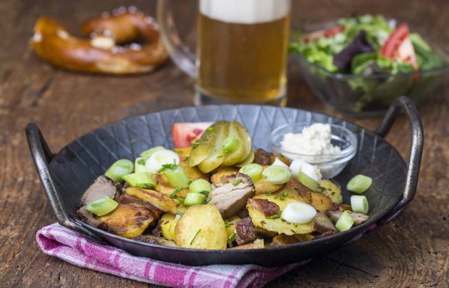 baked potatoes,meal,tiroler gröstl,baked potatoe,meals jb1-nwd
