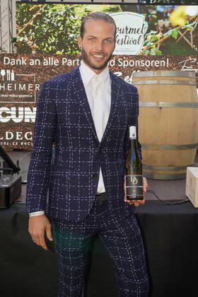 Pfaelzer Gourmet Festival 2022 in Deidesheim 02 09 2022 1 Palatinate Gourmet Festival by Reichsrat von Buhl Tristan Brandt Football player SV Sandhausen Dennis Diekmeier Deidesheim Winery Reichsrat von Buhl Rhineland Palatinate