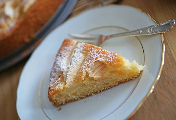 Piece Apple pie at a Cake plate 1088814124