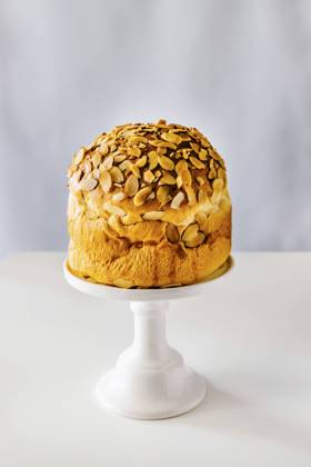 Vanilla Brioche with almond cake Vanilla Brioche with almond cake Copyright: xAllaxMachuttx AM030521-7