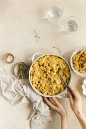 Mac n Cheese flat lay with hands Copyright: xMoriahxSawtellex MOS110121-68