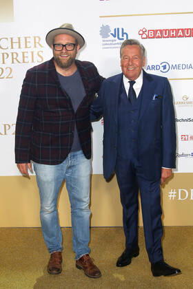 Gregor Meyle and Roland Kaiser at the award ceremony German Radio Award on 8 09 2022 in Hamburg German Radio Award 2022 award ceremony in Hamburg