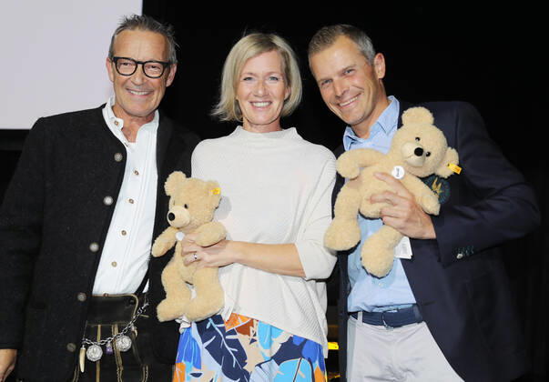 28 Tabaluga Golf Cup Tobias Angerer wins together with his wife Romy Gross Angerer the gross classification at the 28 Tabaluga Golf Cup here the organizer Michael Roll on the left handed over the prizes 2 stuffed teddy bears, Tutzing Bavaria Germany Golf Course Tutzing
