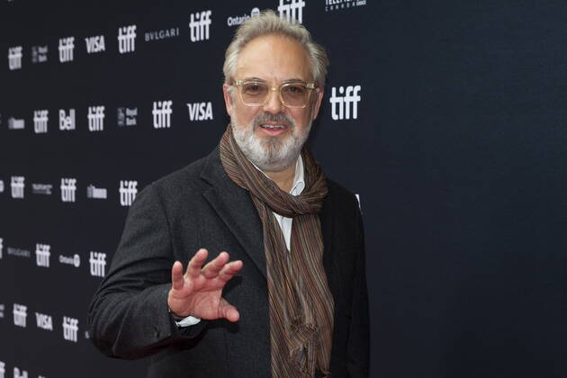 September 12, 2022, Toronto, ON, CAN: Sam Mendes arrives on the red carpet for Empire of Light at the Toronto International Film Festival in Toronto on Monday September 12, 2022. Toronto CAN  - ZUMAc35_ 20220912_zaf_c35_081 Copyright: xChrisxYoungx
