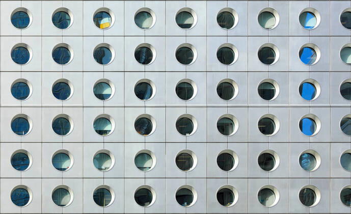 IMAGO Creative: Architektur in Berlin Exterior of office building , 12576056.jpg, office, building, exterior, modern, windows, facade, architecture, block, glass, skyscraper, window, apartment, texture, light, corporate, steel, high, berlin, house, seamless, futuristic, pattern, business, offices, downtown, urban, structure, day, circle, round, design, finance,