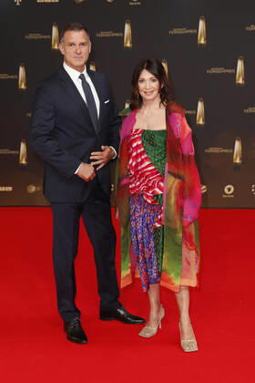 The German Television Award 2021 Iris Berben with boyfriend Heiko Kiesow on the red carpet at the award ceremony The German Television Award The TV highlights of the year on September 14 at MMC Studios Cologne Copyright: xEventpressxGolejewskix