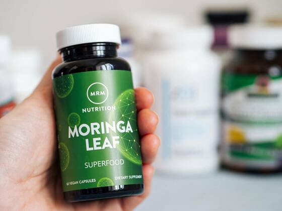 Jar with Moringa Leaf capsules in female hand, Moscow, Russia - March 09, 2021: Jar with Moringa Leaf capsules by MRM in female hand and others nutrition supplements in blurred background. Moringa is raw superfood from india ancient miracle tree., Moscow, Russia - March 09, 2021: Jar with Moringa Leaf capsules by MRM in female hand and others nutrition supplements in blurred background. Moringa is raw superfood from india ancient miracle tree., 30.01.2022, Copyright: xFascinadorax Panthermedia31090311.jpg