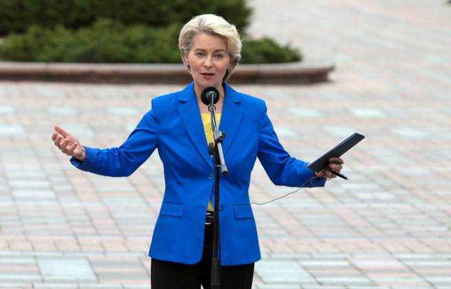 Ukraine-Krieg, Jahrestag der Invasion, Persönlichkeiten besuchen die Ukraine, Archivbilder Meeting of Volodymyr Zelenskyy and Ursula von der Leyen in Kyiv KYIV, UKRAINE - SEPTEMBER 15, 2022 - President of the European Commission Ursula von der Leyen faces the press during her meeting with President of Ukraine Volodymyr Zelenskyy, Kyiv, capital of Ukraine. NO USE RUSSIA. NO USE BELARUS. Kyiv Ukraine  Copyright: xHennadiixMinchenkox originalFilename: ukrinform-meetingo220915_np3lU