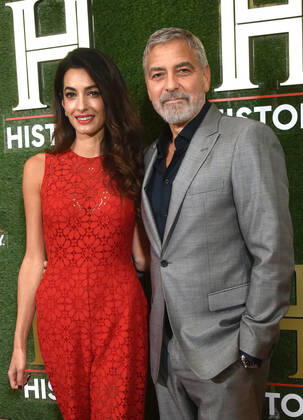Entertainment Bilder des Tages WASHINGTON, DC - SEPTEMBER 24: Amal Clooney and George Clooney at HISTORYTalks 2022: Your Place in History at DAR Constitution Hall in Washington, DC on September 24, 2022. Copyright: xPatsyxLynchx