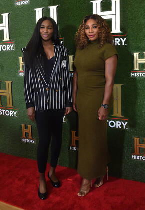 WASHINGTON, DC - SEPTEMBER 24: Venus Williams and Serena Williams at HISTORYTalks 2022: Your Place in History at DAR Constitution Hall in Washington, DC on September 24, 2022. Copyright: xPatsyxLynchx