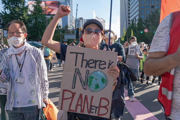 Climate Justice March In Seoul A protester holds a placard saying There is NO PLANet B at Climate Justice March around Gwanghwamun area on September 24, 2022 in Seoul, South Korea. The demonstration demanded the government to stop using Fossil Energy system and climate justice. About 10,000 people by The Police s estimate (35,000 people by The Organizer s estimate) gathered at the demonstration on the day. Seoul South Korea  Copyright: xKichulxShinx originalFilename: shin-climatej220924_npqtQ