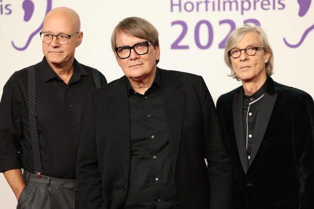 20 German Hearing Film Award 2022 The Band Showact Regener Pappick Busch Sven Regener , Richard Pappick , Ekki Busch Award ceremony of the 20 German Hearing Film Award 2022 in the Bolle Festsäle at the Spree Bogen in Berlin Copyright: xEventpressx