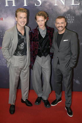 Albrecht Schuch, Felix Kammerer and Edin Hasanovic at the premiere of the feature film Im Westen nichts Neues at Kino International Berlin, 27 09 2022 Foto:xT.xBartillax xFuturexImage