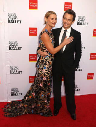 September 28, 2022, New York City, New York, USA: Actress CLAIRE DANES and HUGH DANCY attend the New York City Ballet 2022 Fall Fashion Gala held at the David H. Koch Theater at Lincoln Center. New York City USA - ZUMAk03_ 20220928_zaf_k03_098 Copyright: xNancyxKaszermanx