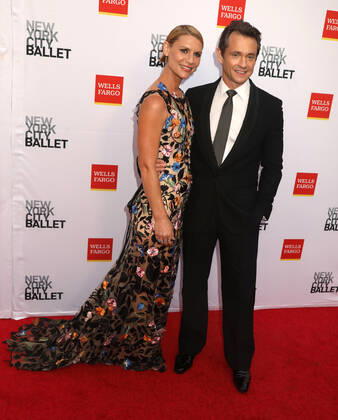 September 28, 2022, New York City, New York, USA: Actress CLAIRE DANES and HUGH DANCY attend the New York City Ballet 2022 Fall Fashion Gala held at the David H. Koch Theater at Lincoln Center. New York City USA - ZUMAk03_ 20220928_zaf_k03_099 Copyright: xNancyxKaszermanx
