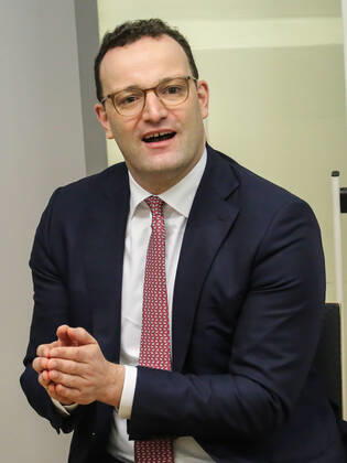 Bundesgesundheitsminister Jens Spahn CDU zu Besuch in der Universitätsklinik Magdeburg am 06.12.2019 Bundesgesundheitsminister Jens Spahn zu Besuch in der Universitätsklinik Magdeburg am 06.12.2019 - Federal Minister of Health Jens Spahn CDU visits the Magdeburg University Clinic on December 6th, 2019 Copyright: xZoonar.com AxelxKammererx zoonar_14741294
